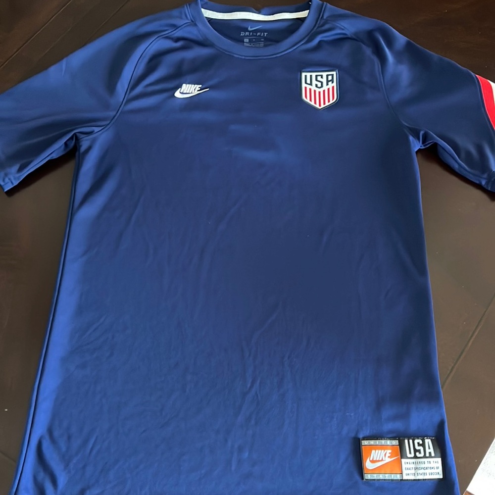 Mens USA Dri-fit jersey style shirt